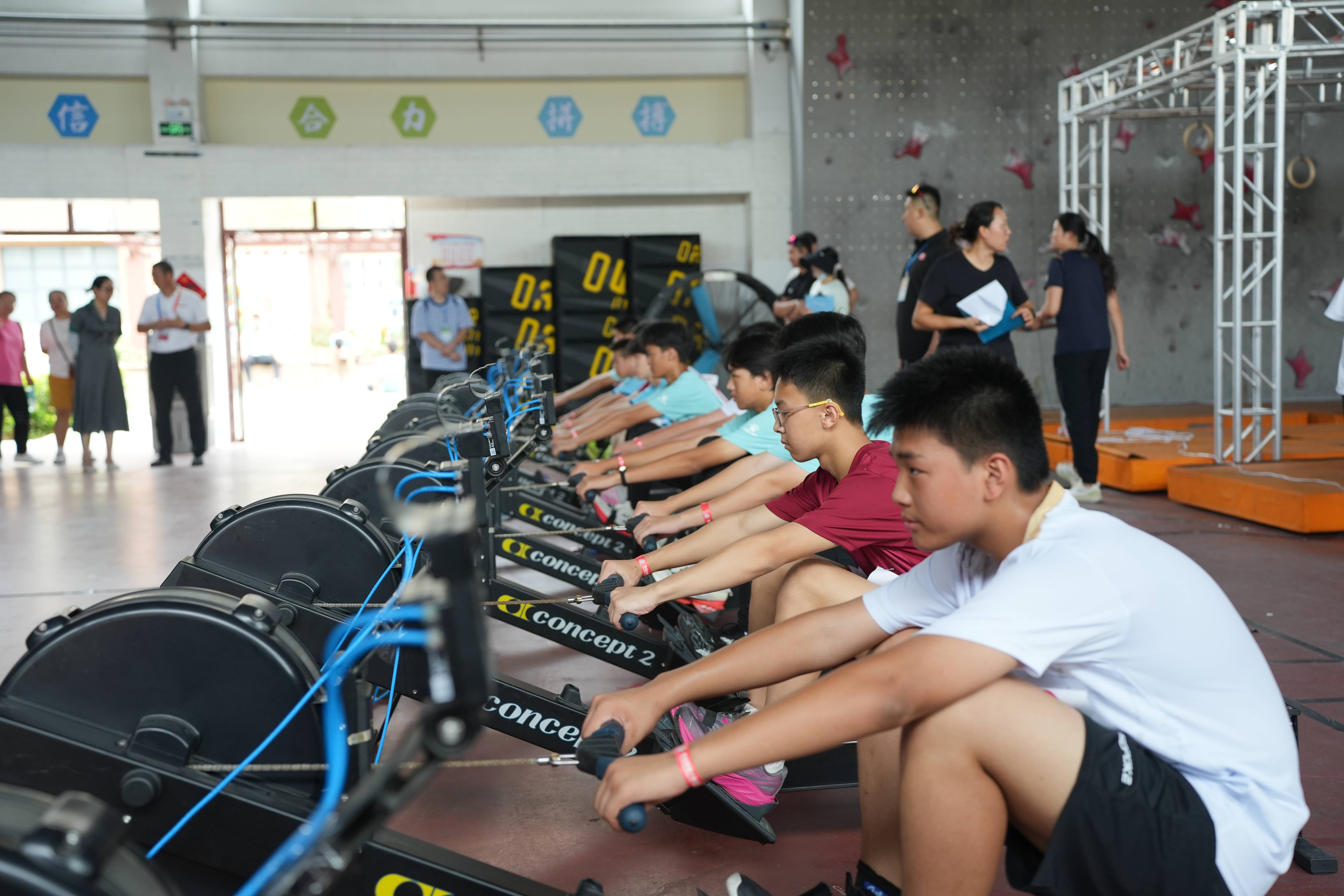 赛艇比赛节奏明快创造出色成绩的简单介绍