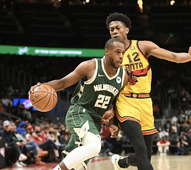 雄鹿逆转老鹰，取得十连胜