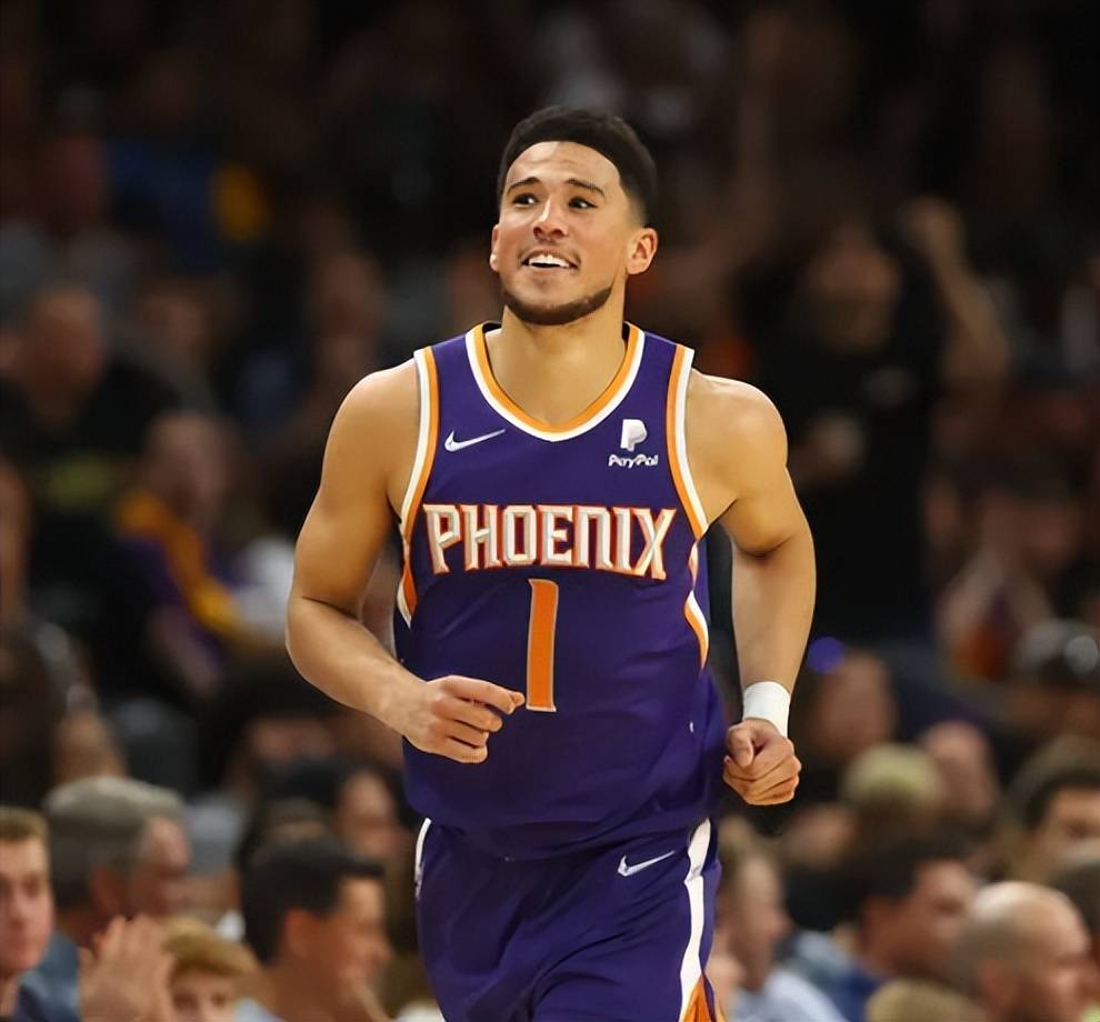 关于太阳横扫黄蜂,布克连场强势得分的信息 关于太阳横扫黄蜂,布克连场强势得分的信息