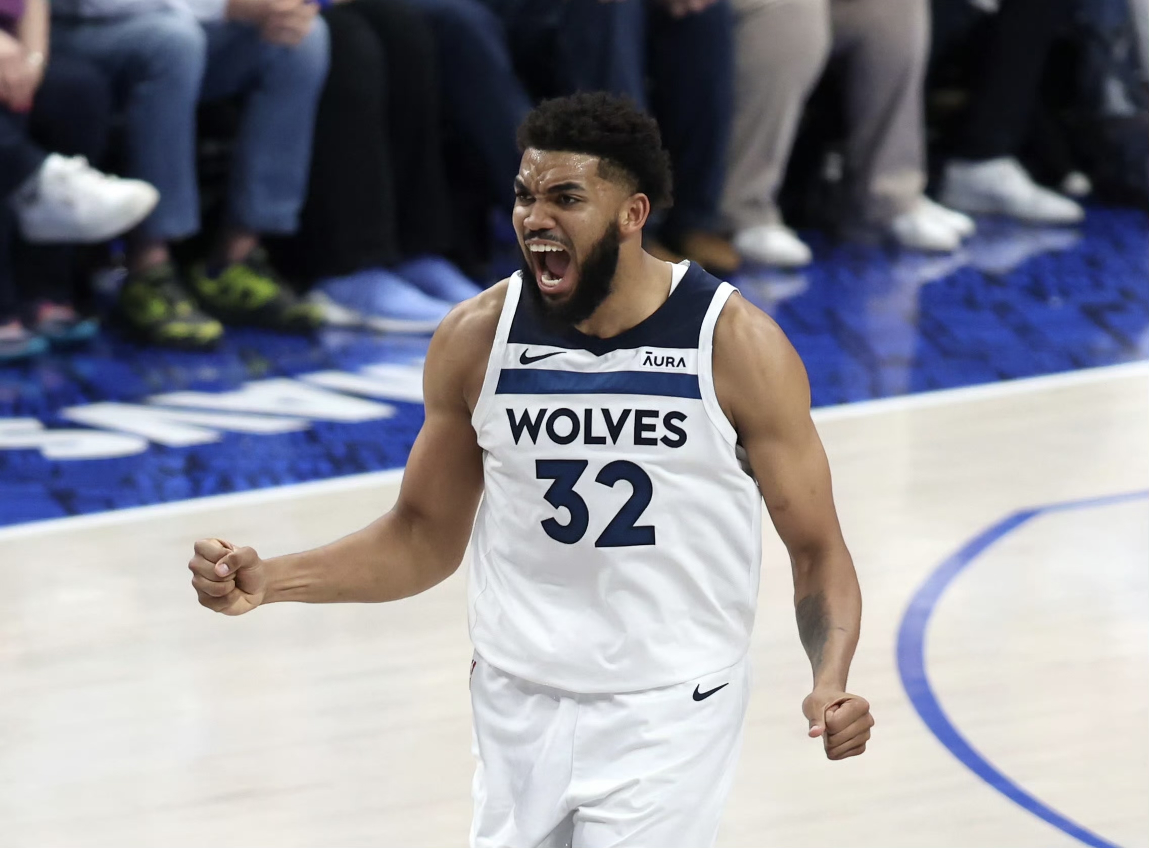 雄鹿负于独行侠,唐斯32分创新高 雄鹿负于独行侠,唐斯32分创新高