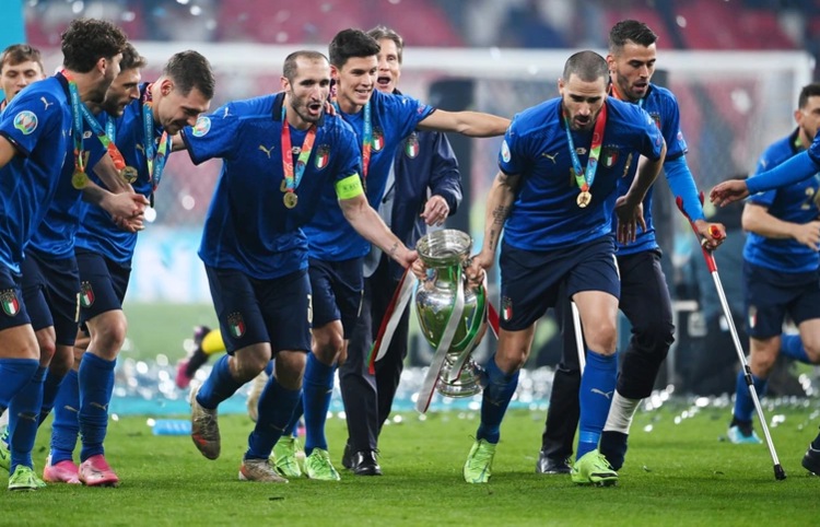 英格兰队逆转葡萄牙队，许昕惊艳四座