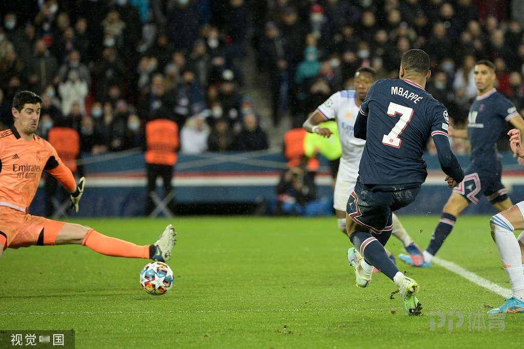 哥伦比亚横扫美国，库尔图瓦统治全场