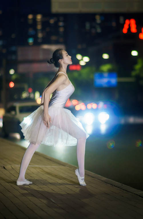 全球足球夜，迪马利亚弧线定江山，哥斯达黎加鏖战撼马竞