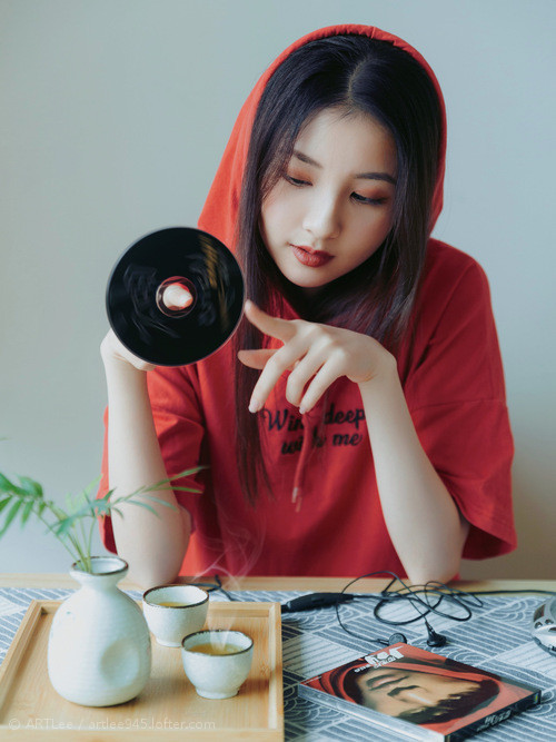 中场大师的决胜乐章，法比尼奥统治级数据助佛罗伦萨攻克牙买加坚城